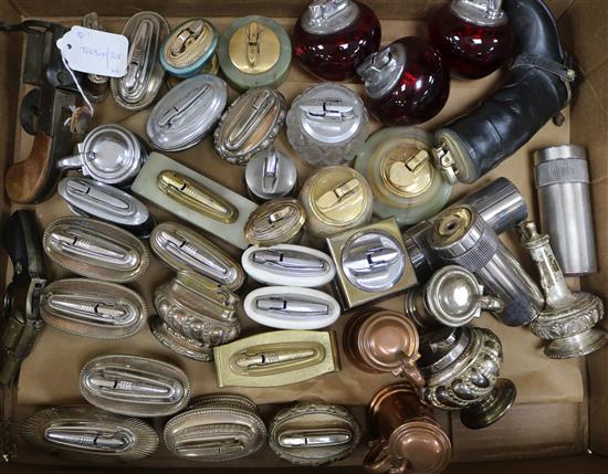 A novelty pistol table lighter and various onyx, metal, glass and other table lighters (Q)